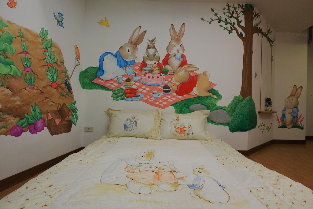 Апартаменты Peter Rabbit Cozy Nest Тайнань Экстерьер фото